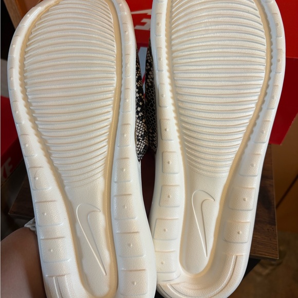 Nike Black and White Victor One Slides animal print snake skin shoes sandals - Picture 5 of 6